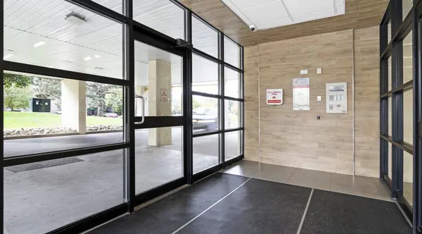 21 Welsford GDNS #204, Toronto C13, ON M3A 2P6