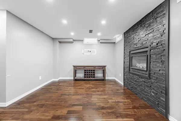 98 ERSKINE DR #LOWER, Clarington, ON L1B 1G9