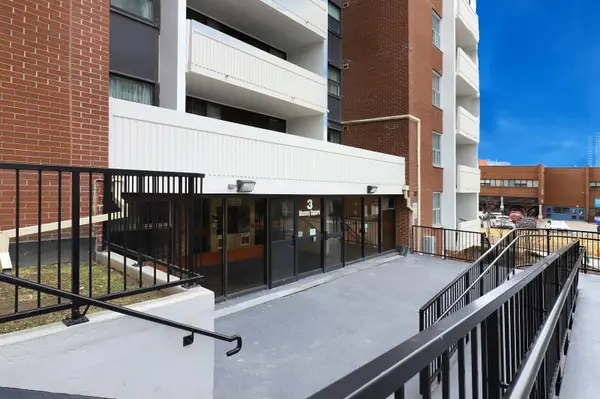 3 Massey SQ #2202, Toronto E03, ON M4C 5L5