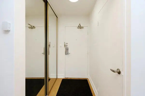 3 Massey SQ #2202, Toronto E03, ON M4C 5L5