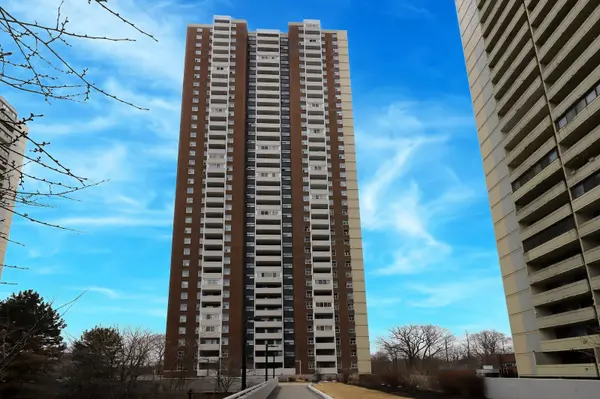 3 Massey SQ #2202, Toronto E03, ON M4C 5L5