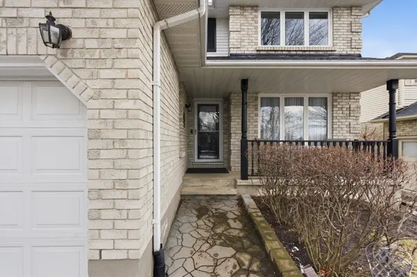 555 Peggoty CIR, Oshawa, ON L1K 2C4