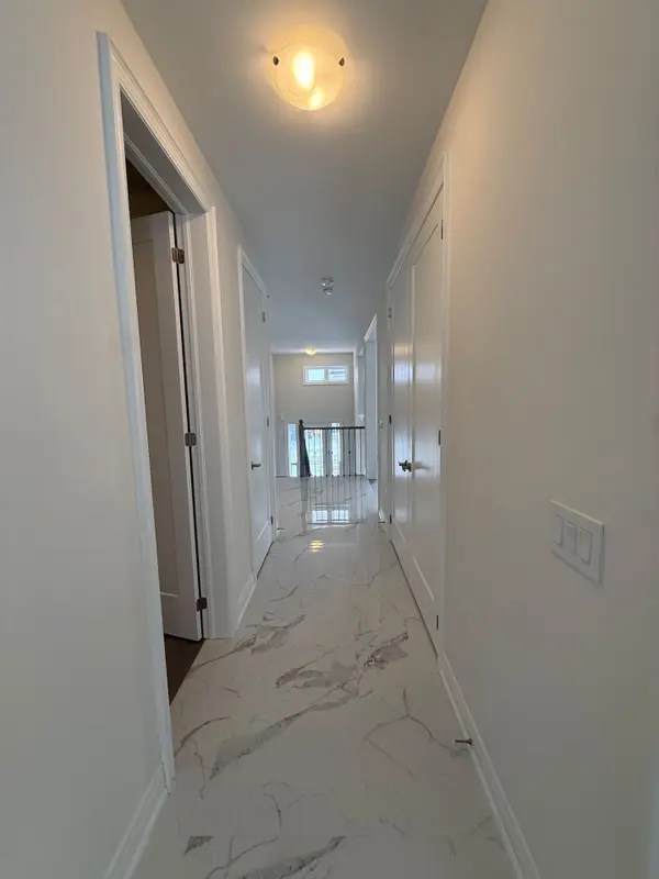 173 Rowe ST, Bradford West Gwillimbury, ON L3Z 4N2