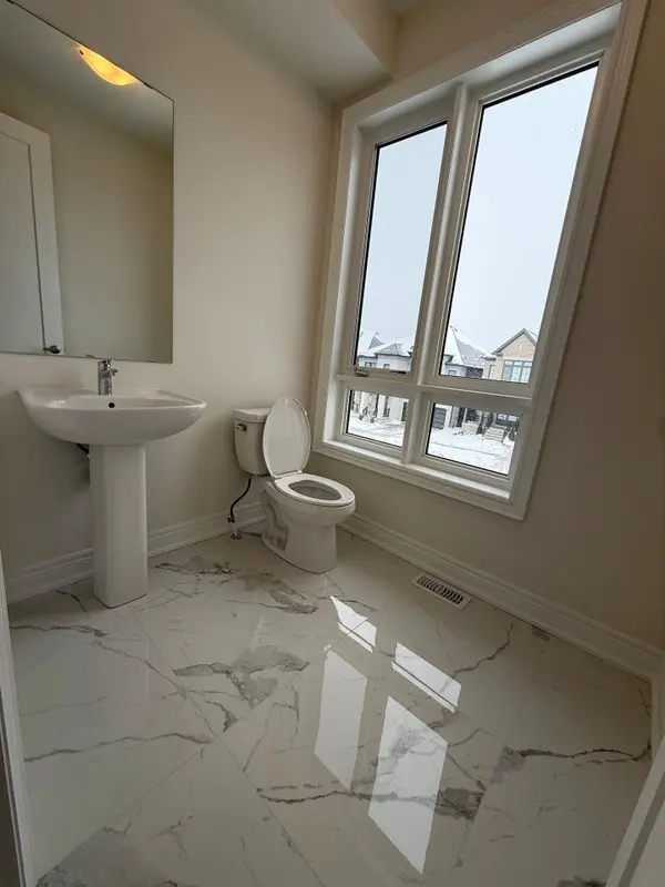 173 Rowe ST, Bradford West Gwillimbury, ON L3Z 4N2