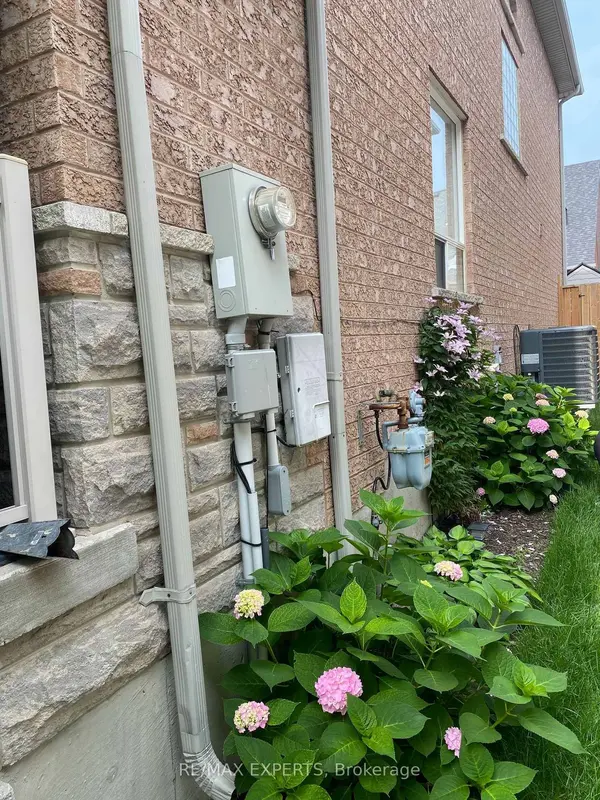 35 Arundel DR, Vaughan, ON L4H 2E6