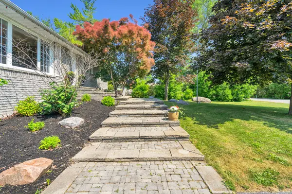 8 Rushton RD, Georgina, ON L0E 1S0