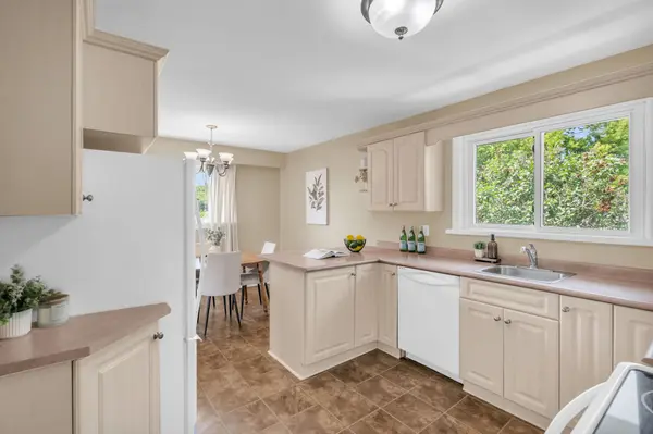 8 Rushton RD, Georgina, ON L0E 1S0