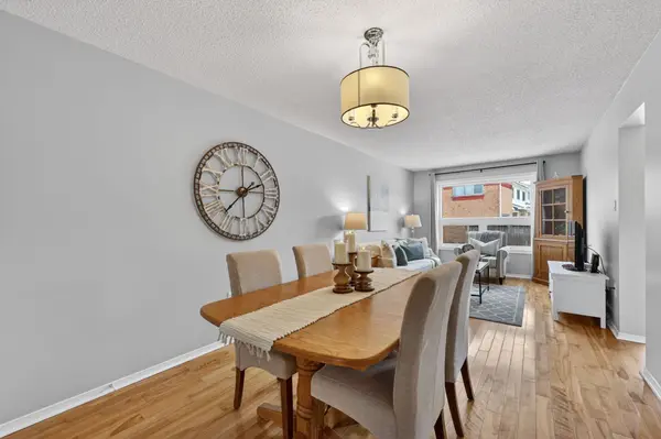 890 Caribou Valley CIR, Newmarket, ON L3X 1X1