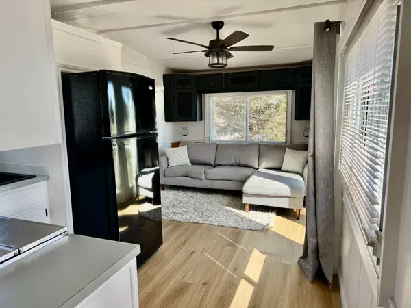 285 Crydermans Side Road #204, Georgina, ON L0E 1A0