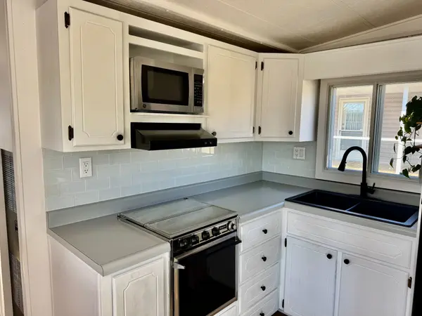 285 Crydermans Side Road #204, Georgina, ON L0E 1A0