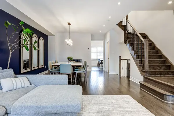 22 Lowther AVE, Richmond Hill, ON L4E 2Z7