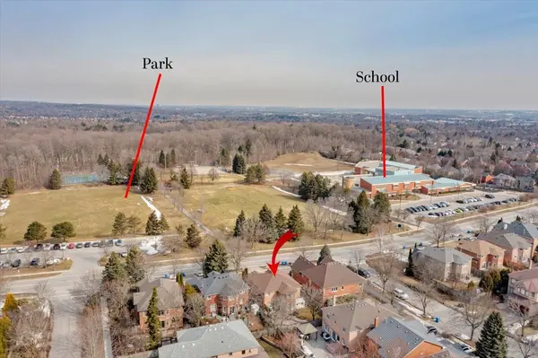 263 McClellan WAY, Aurora, ON L4G 6N9