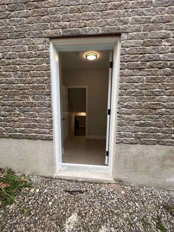 114 Raymond CRES #Lower Unit, Barrie, ON L4N 0X7