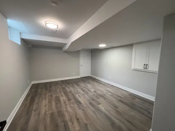 114 Raymond CRES #Lower Unit, Barrie, ON L4N 0X7