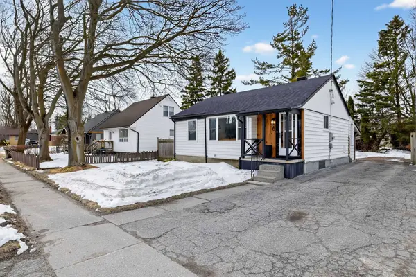 6 Newton ST, Barrie, ON L4M 3N3