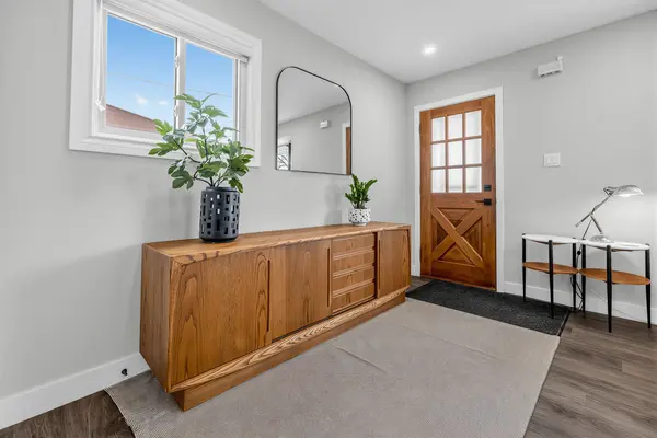 6 Newton ST, Barrie, ON L4M 3N3