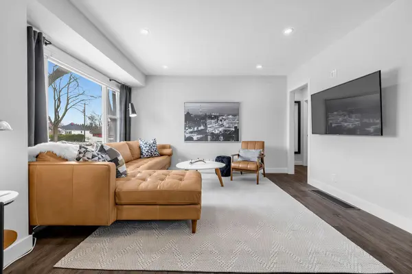 6 Newton ST, Barrie, ON L4M 3N3