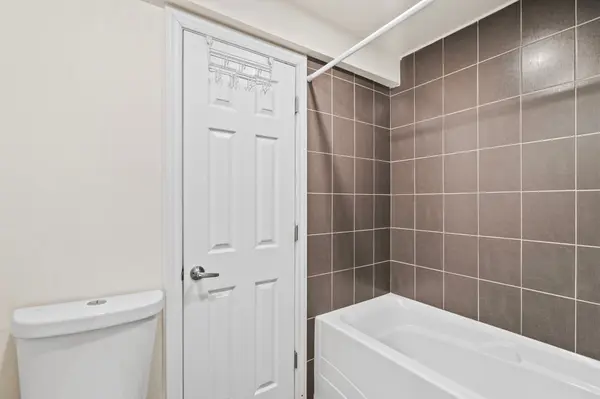 2064 Glenada CRES #BSMNT, Oakville, ON L6H 4M2