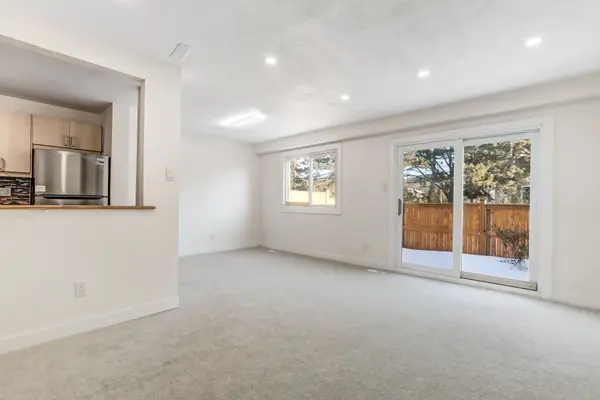 5610 Montevideo RD #9, Mississauga, ON L5N 2N9