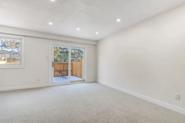 5610 Montevideo RD #9, Mississauga, ON L5N 2N9