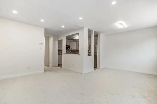 5610 Montevideo RD #9, Mississauga, ON L5N 2N9