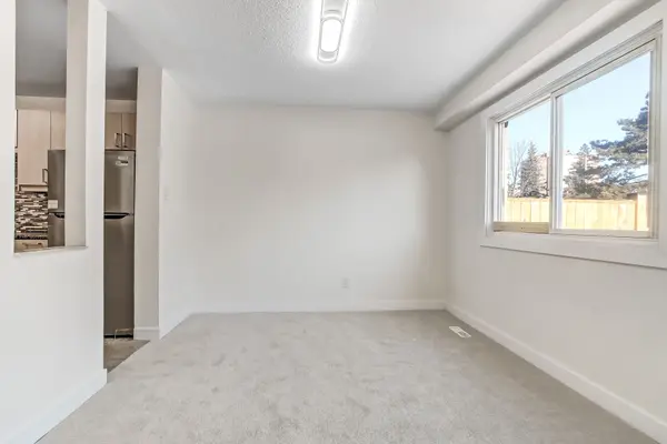 5610 Montevideo RD #9, Mississauga, ON L5N 2N9