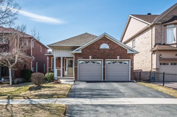 2546 Nichols DR, Oakville, ON L6H 7L3