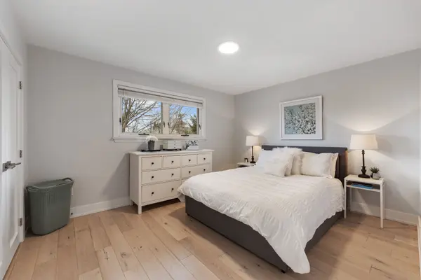 11 Tynevale DR, Toronto W09, ON M9R 2B3