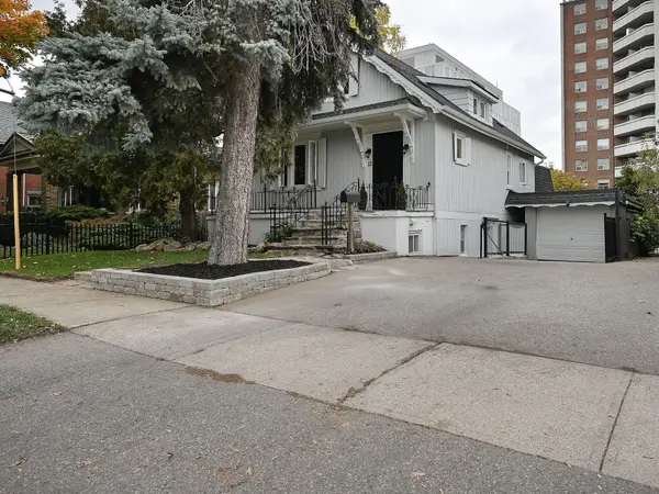 12 Elizabeth ST S, Brampton, ON L6Y 1P8