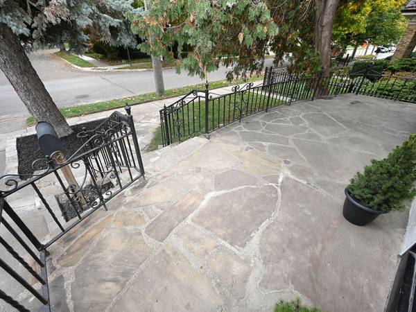 12 Elizabeth ST S, Brampton, ON L6Y 1P8