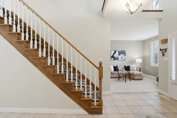 486 Delaney CT, Burlington, ON L7L 5T7