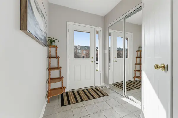 819 Village Green BLVD #27, Mississauga, ON L5E 3H7