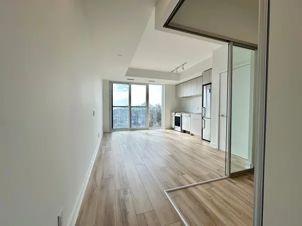 1660 Bloor ST #807, Toronto W02, ON M6P 1A8