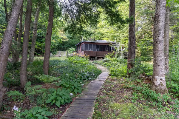 1072 Long Lake RD, Muskoka Lakes, ON P0C 1A0