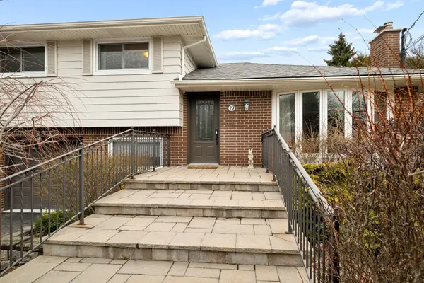 19 Douglas RD, Hamilton, ON L9G 2E2