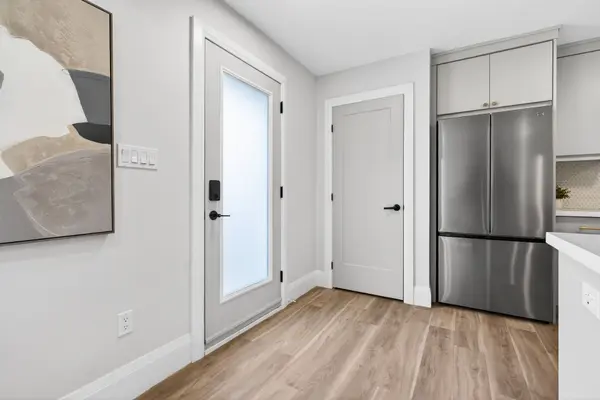 330 East 15th ST, Hamilton, ON L9A 4G5