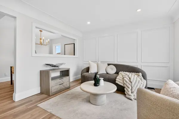 330 East 15th ST, Hamilton, ON L9A 4G5