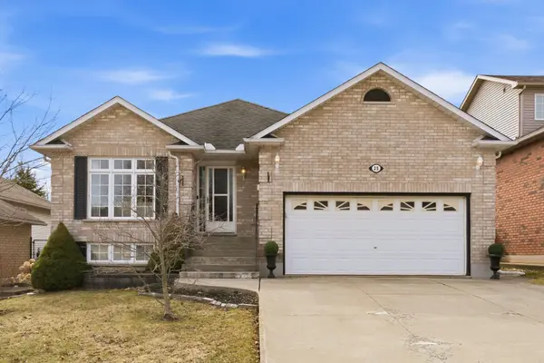 25 Linington TRL, Hamilton, ON L9H 7A3