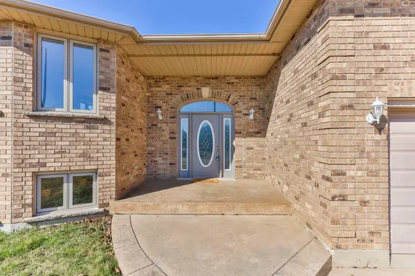 98 THOMAS AVE, Brantford, ON N3S 7V4