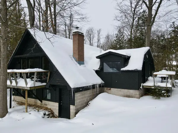 8 Fr 62 ST, Trent Lakes, ON K0L 1J0