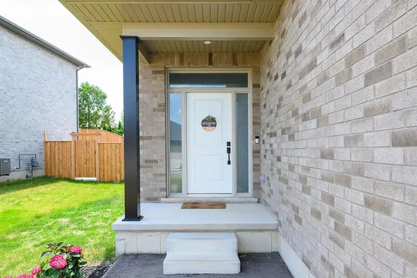 58 Peachleaf LN, Norfolk, ON N0E 1Y0