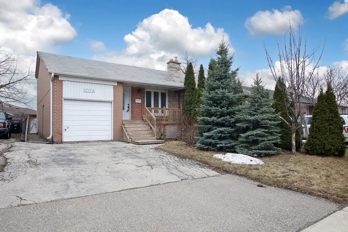 3074 Merritt AVE, Mississauga, ON L4T 1P2