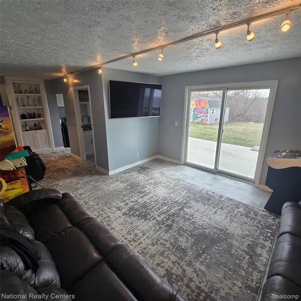 13477 S Horrell RD, Fenton, MI 48430