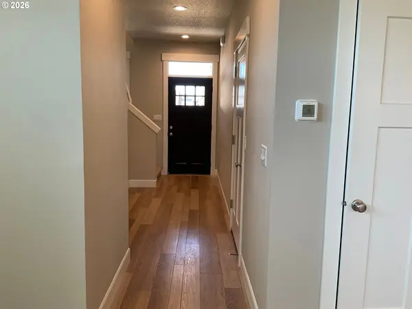 690 E 1ST AVE, Estacada, OR 97023