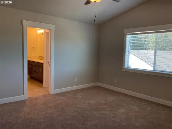 690 E 1ST AVE, Estacada, OR 97023