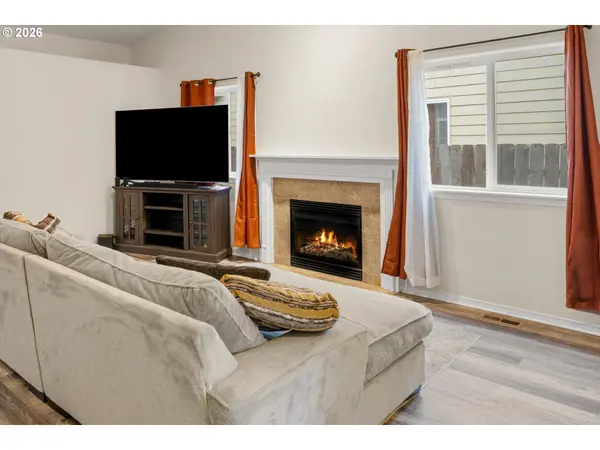 2985 OXFORD ST, Woodburn, OR 97071