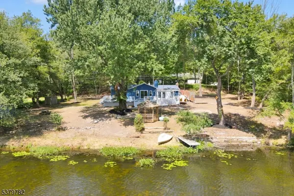 121 W Shore Dr, Hampton Twp., NJ 07860