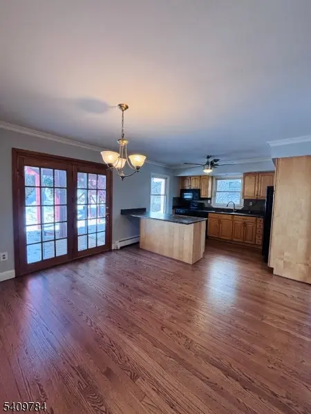 81 Lakeshore Dr, Prospect Park Boro, NJ 07508