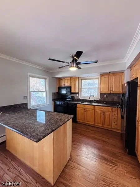 81 Lakeshore Dr, Prospect Park Boro, NJ 07508