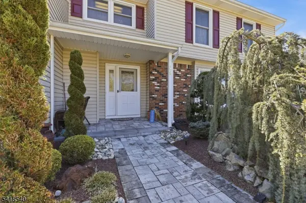 29 Alexandria Dr, Manalapan Twp., NJ 07726